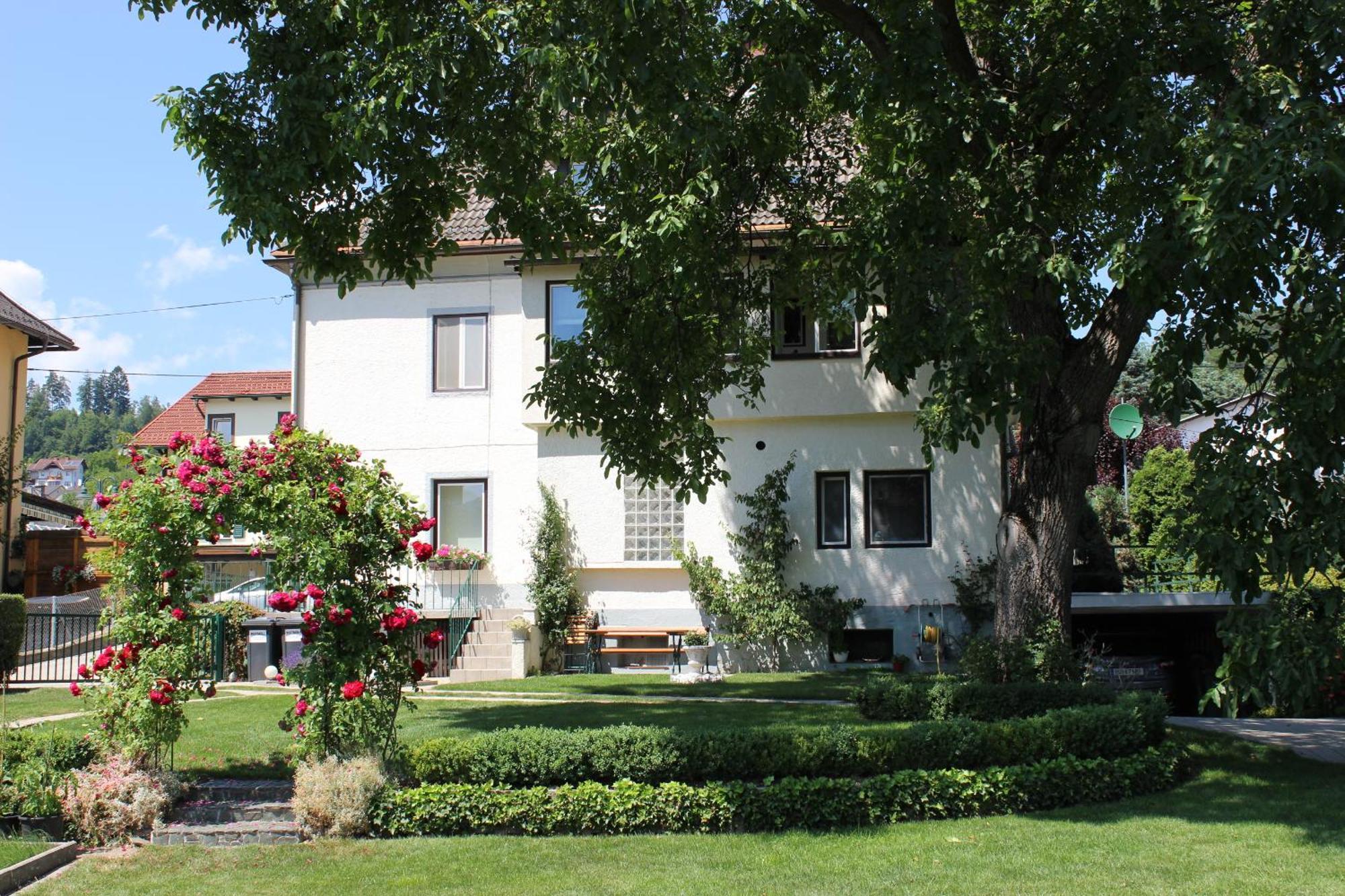 קרומפנדורף Ferienwohnung Und Gaestezimmer Korb מראה חיצוני תמונה