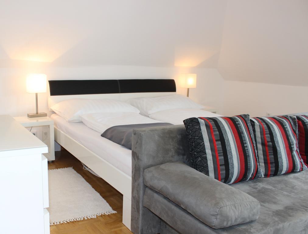 קרומפנדורף Ferienwohnung Und Gaestezimmer Korb מראה חיצוני תמונה